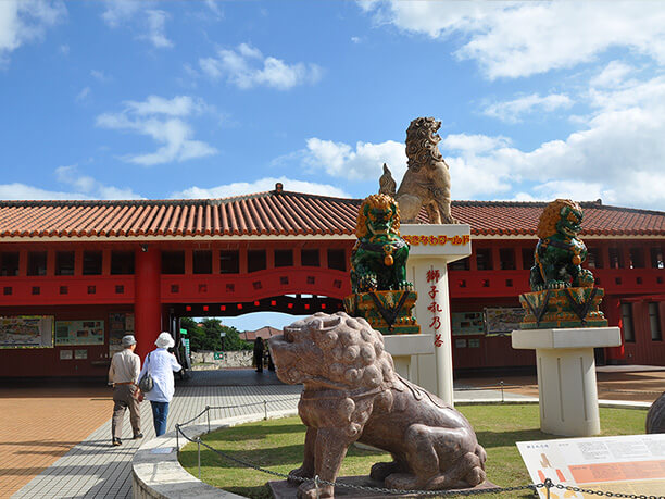 Come play at Okinawa World, Southern Okinawa's maximum experience theme park!